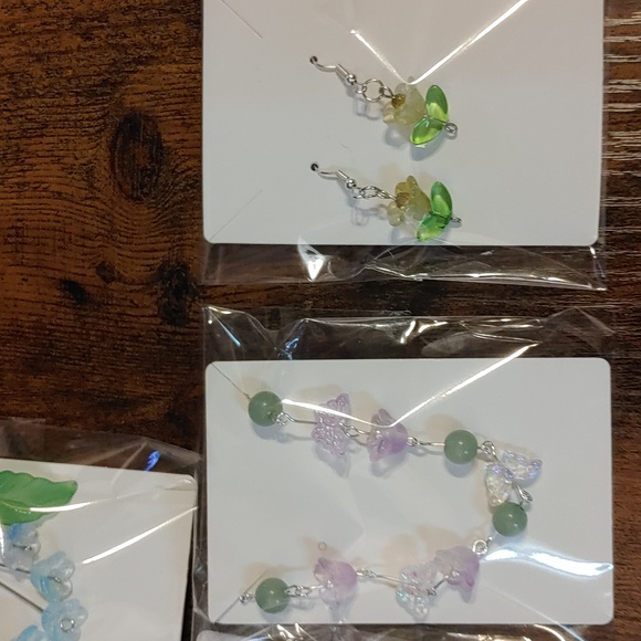 👑h𝕒𝕟𝕕𝕞𝕒𝕕𝕖 𝕚𝕥𝕖𝕞 earrings/barrette SHIPPING👑 - Picture 4 of 6